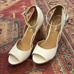 Sun +Stone Women’s Reeta Peep Toe White Heels - Size 9